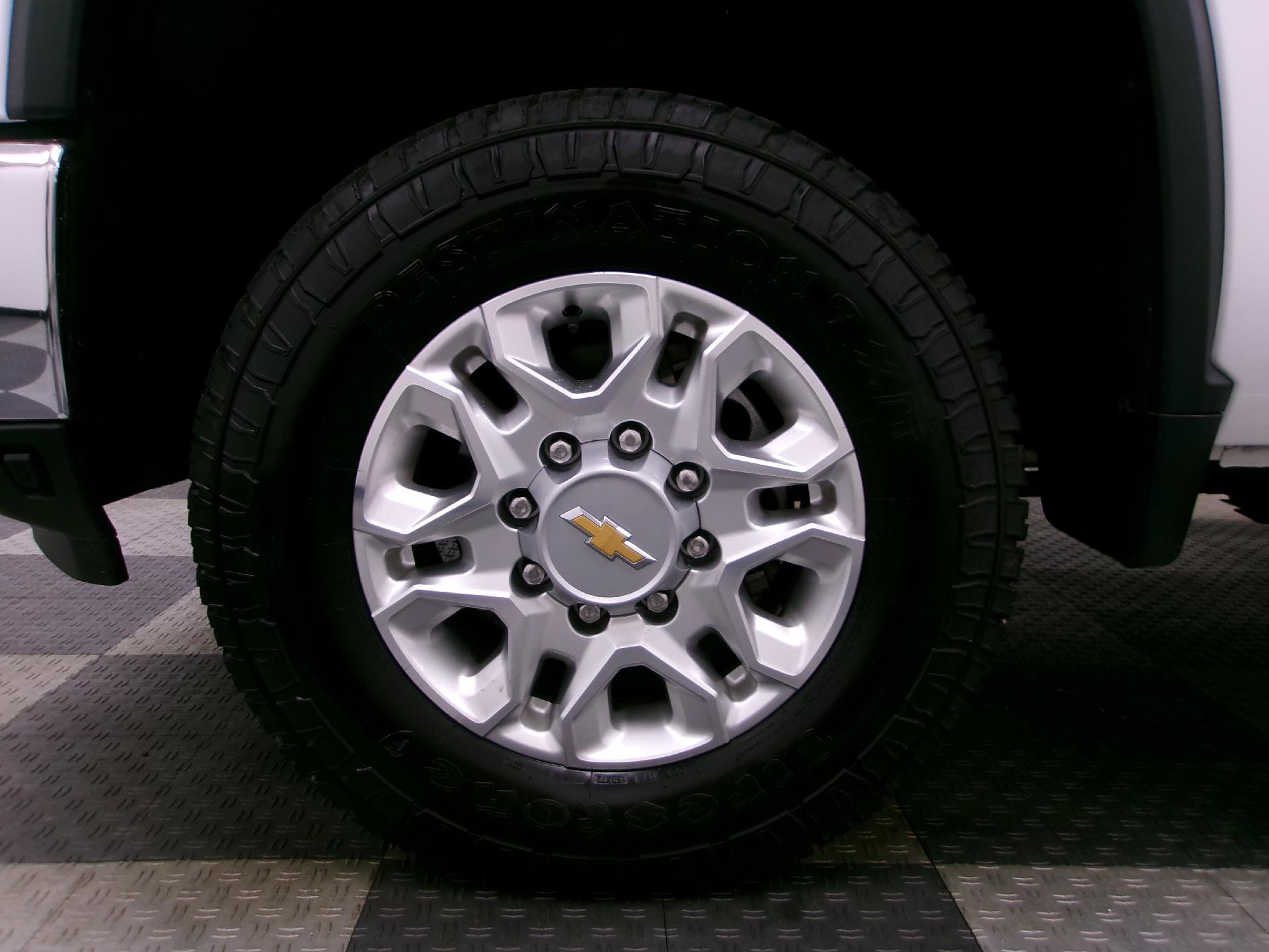 Used 2025 Chevrolet Silverado 2500 LT AWD/4WD image 16