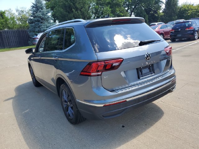 Used 2023 Volkswagen Tiguan SE w/ Panoramic Sunroof Package AWD/4WD image 3