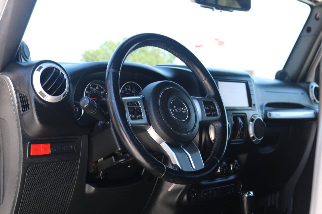 Used 2014 Jeep Wrangler Unlimited Rubicon AWD/4WD image 69