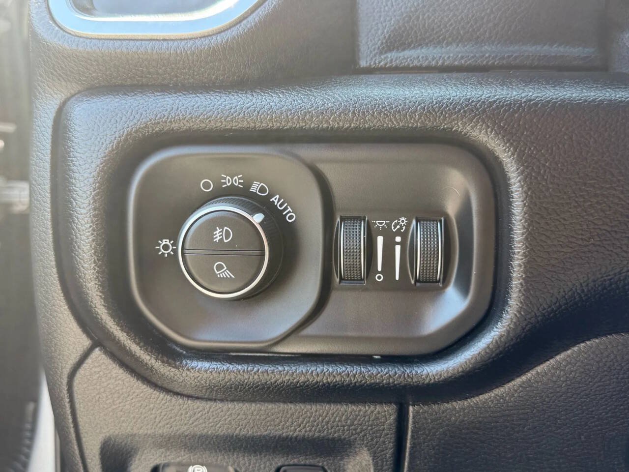 Used 2020 RAM 1500 Laramie AWD/4WD image 31