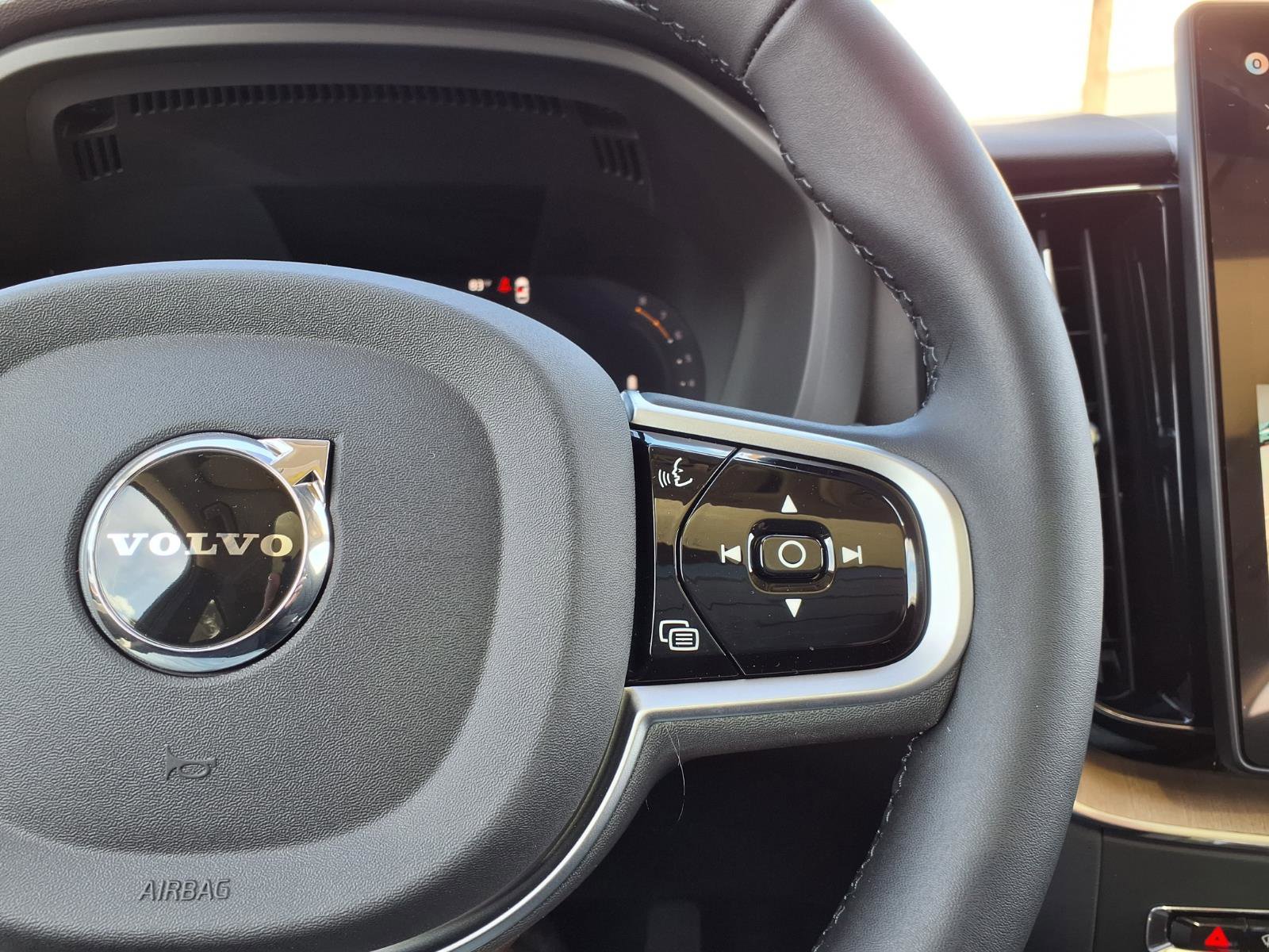 New 2026 Volvo XC60 B5 Core w/ Protection Package Premier AWD/4WD image 17