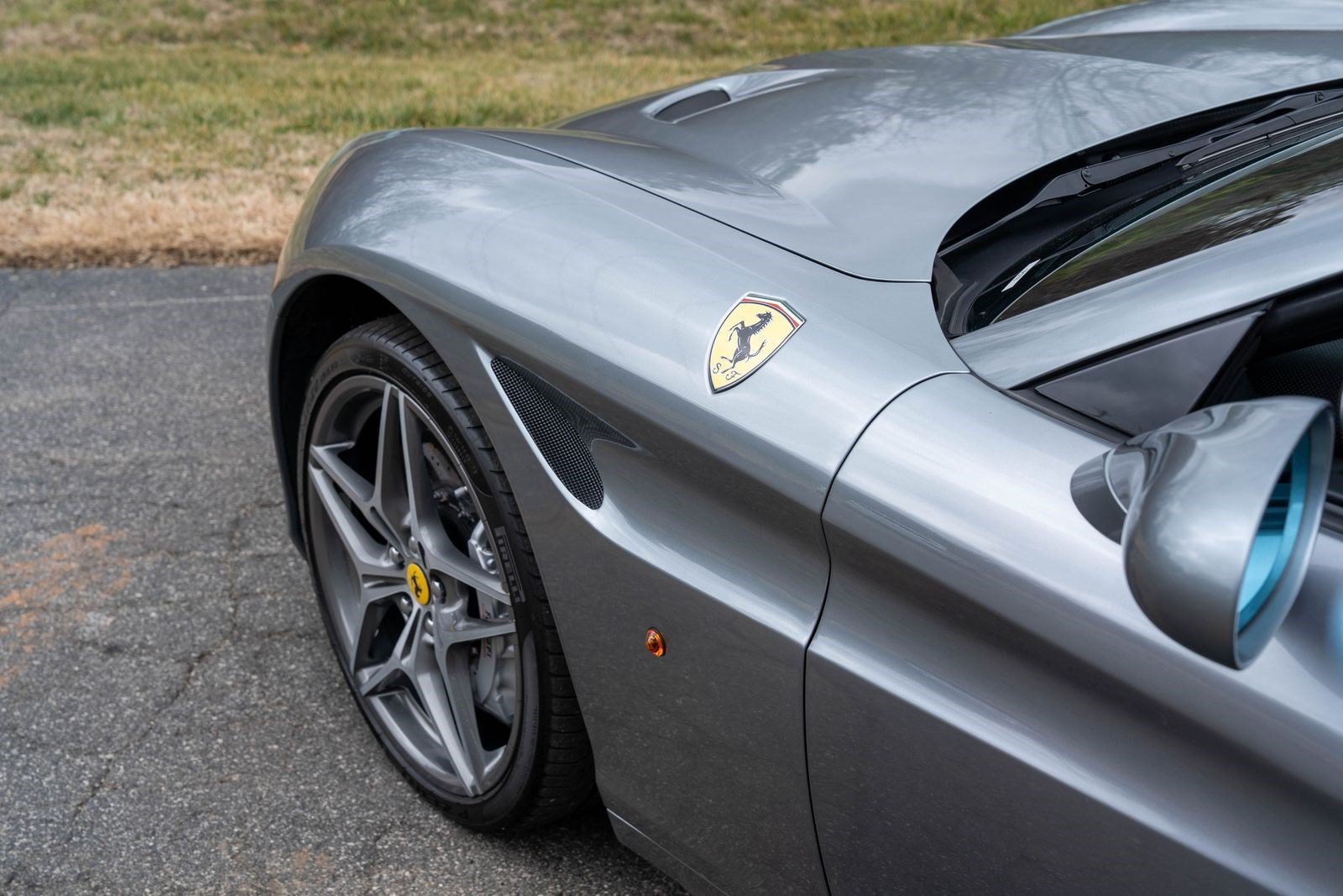 Used 2017 Ferrari California T RWD image 11