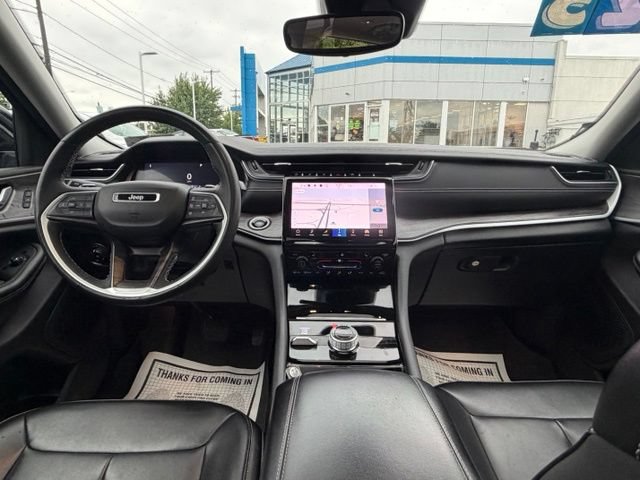 Used 2023 Jeep Grand Cherokee L Limited AWD/4WD image 3