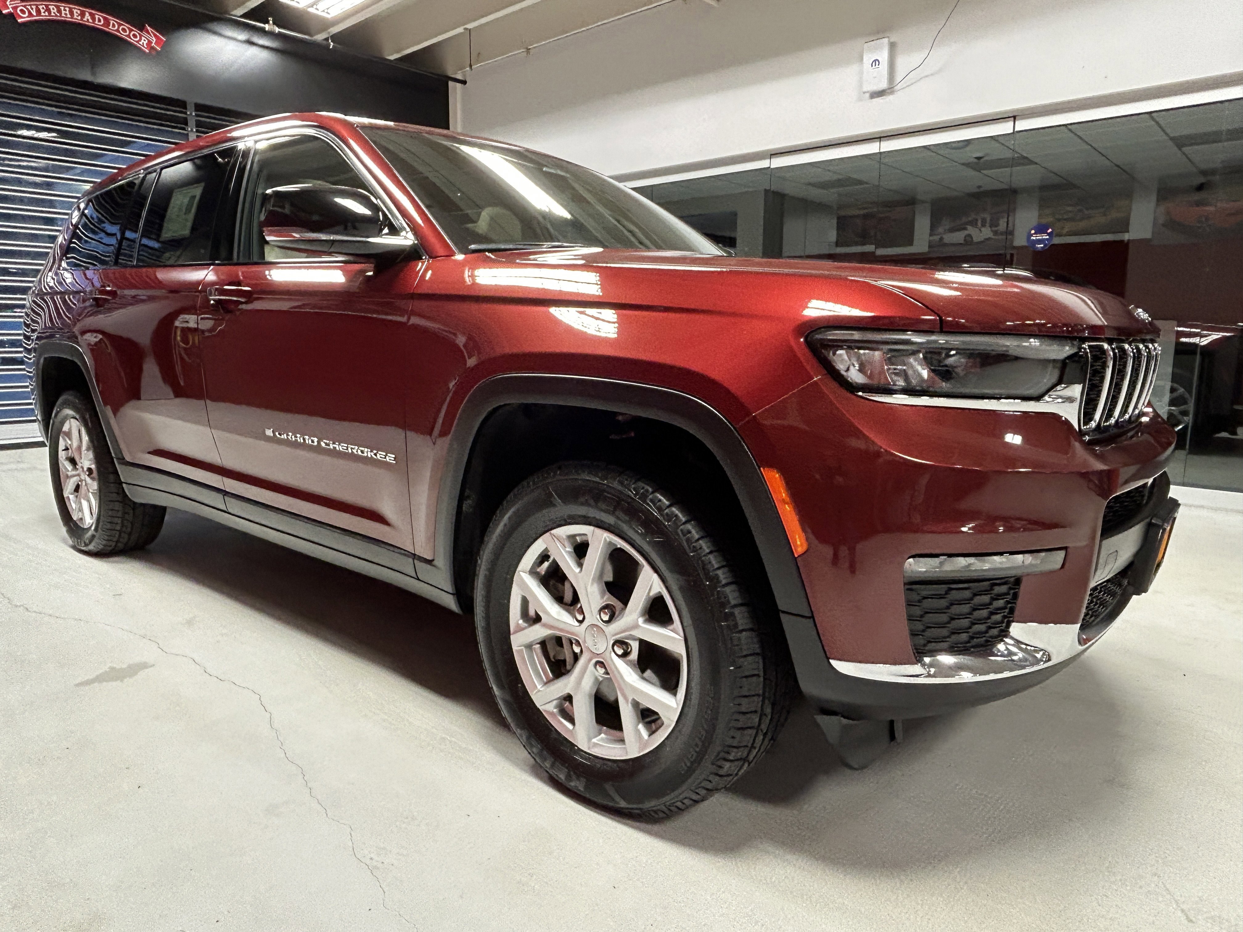 Used 2023 Jeep Grand Cherokee L Limited AWD/4WD image 20