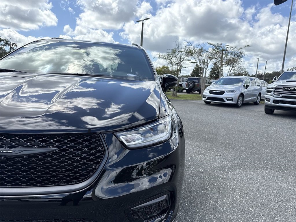New 2026 Chrysler Pacifica Limited w/ S Appearance Package image 9