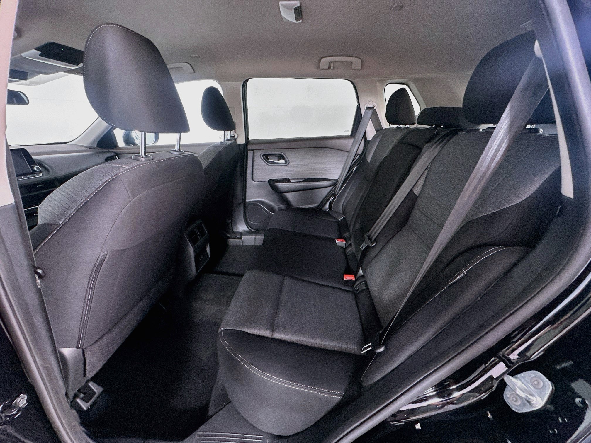 Used 2023 Nissan Rogue SV FWD image 26
