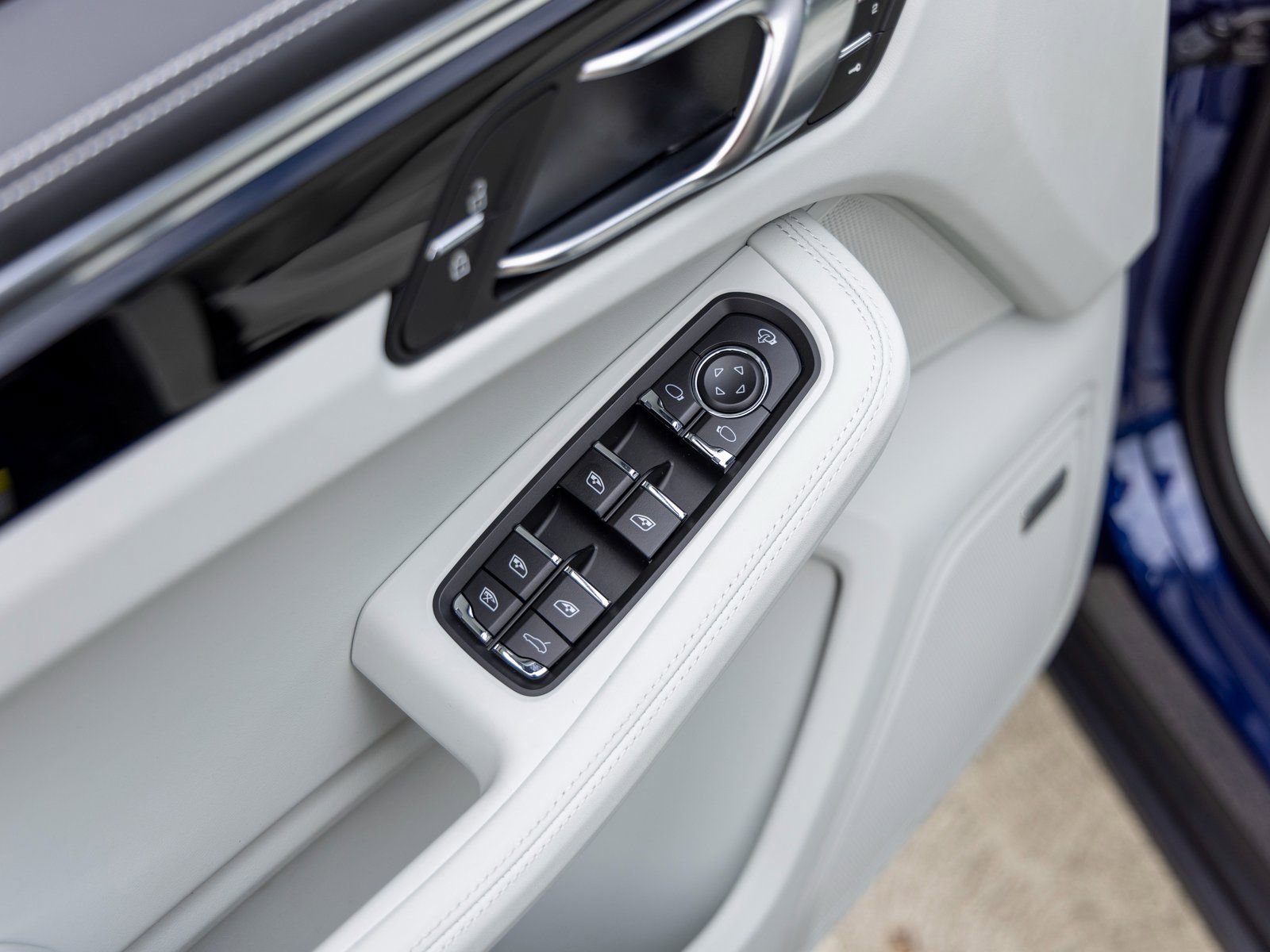 New 2025 Porsche Macan image 25