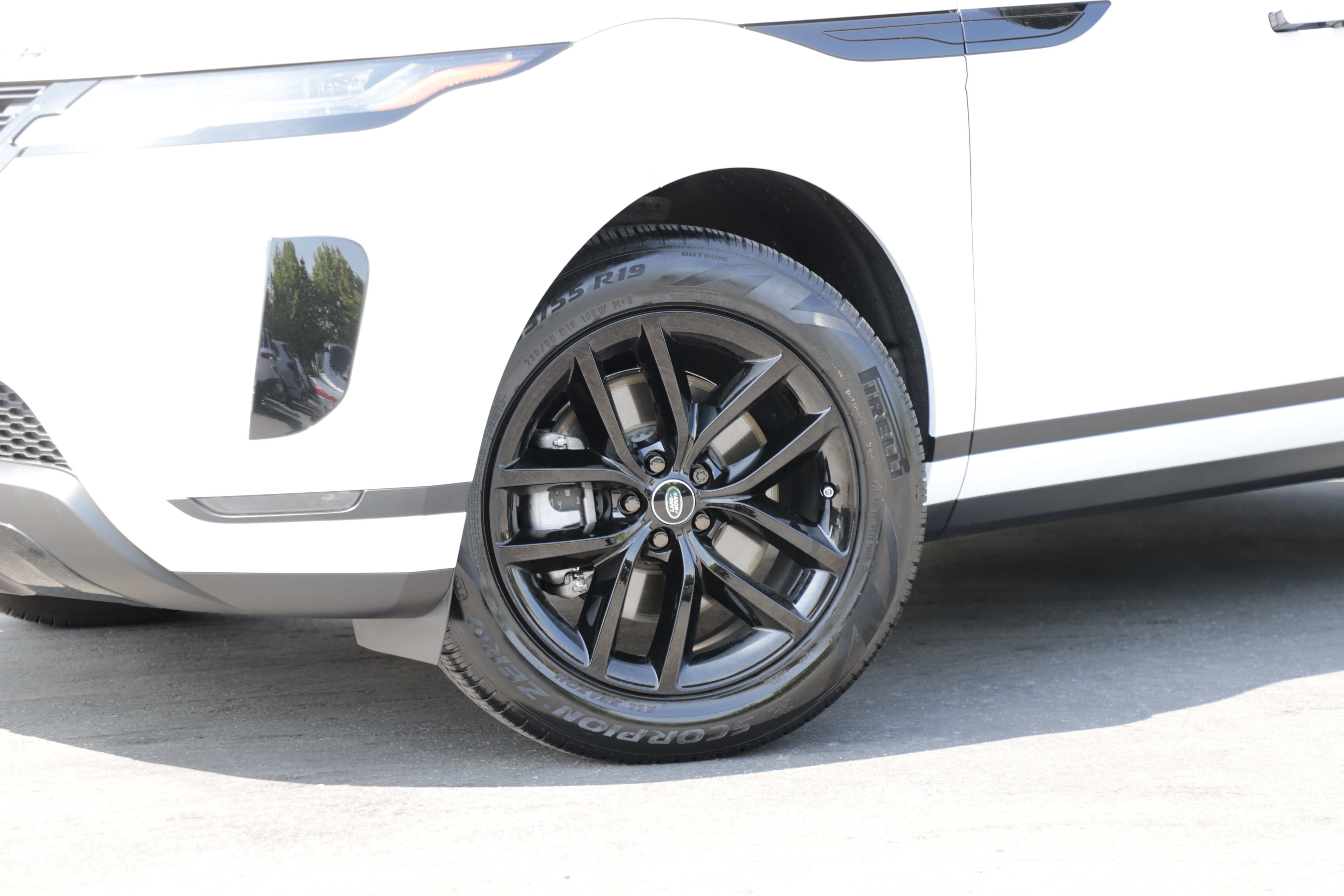 Used 2024 Land Rover Range Rover Evoque S AWD/4WD image 2