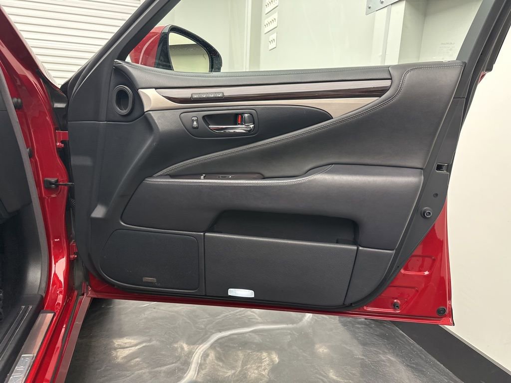 Used 2017 Lexus LS 460 AWD w/ Comfort Package image 9