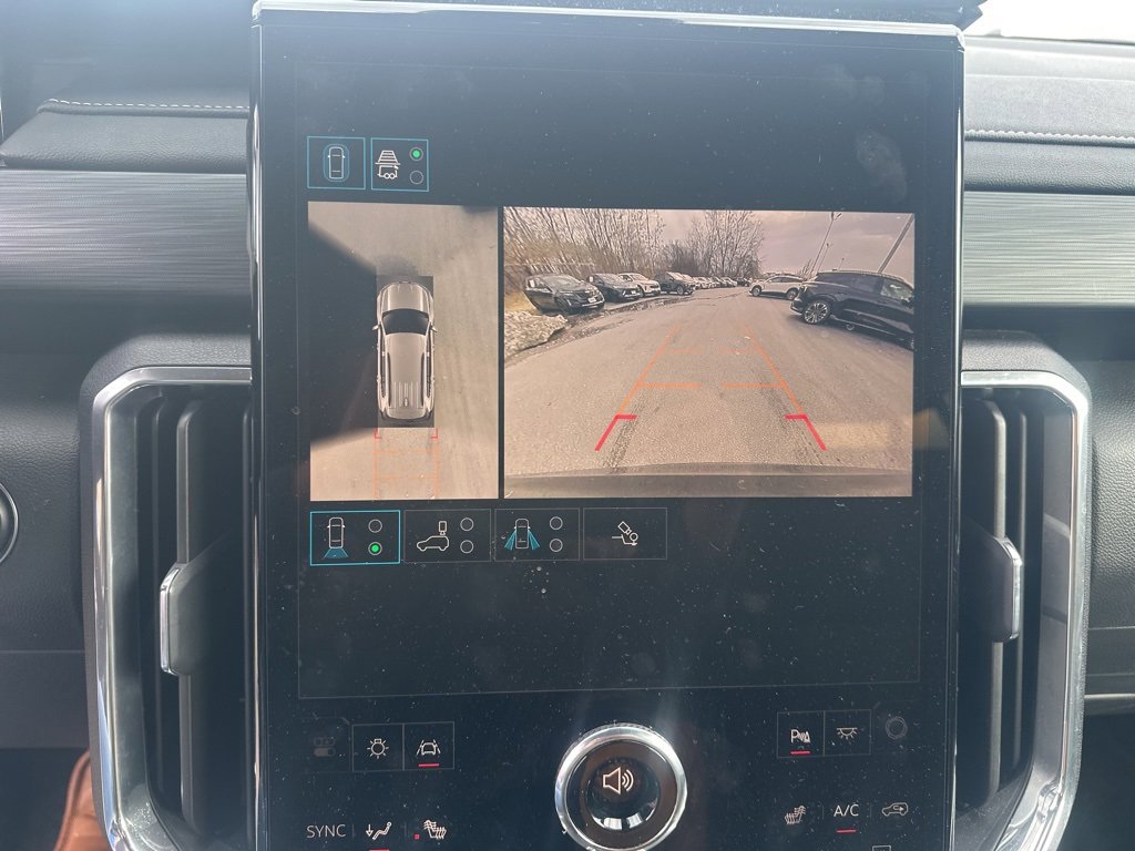 Used 2025 GMC Acadia Elevation image 18