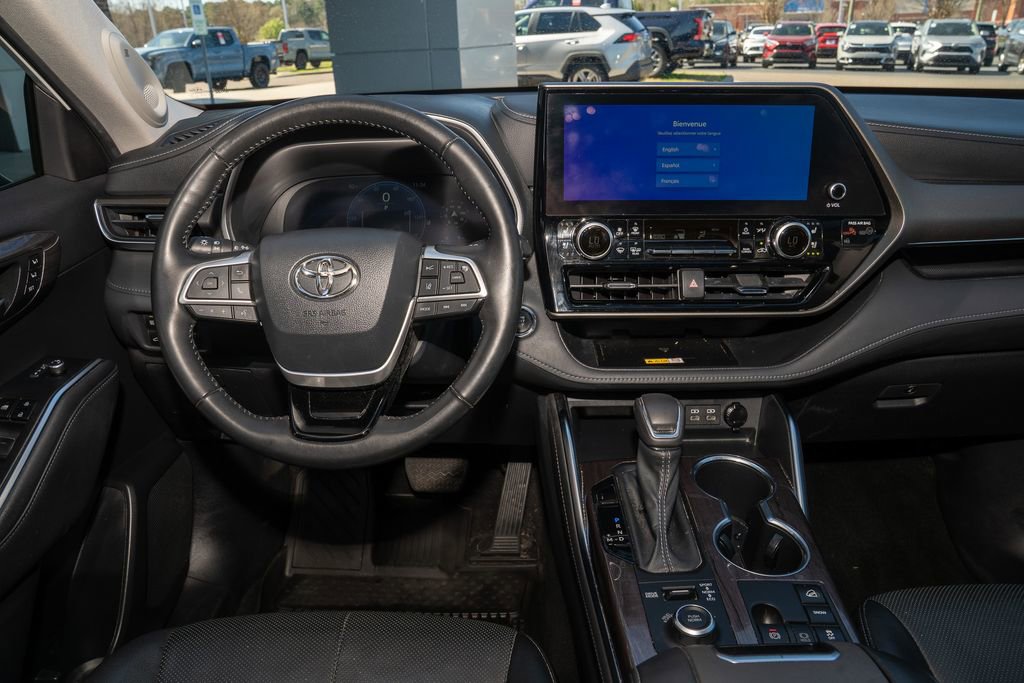 Used 2023 Toyota Highlander Limited image 7