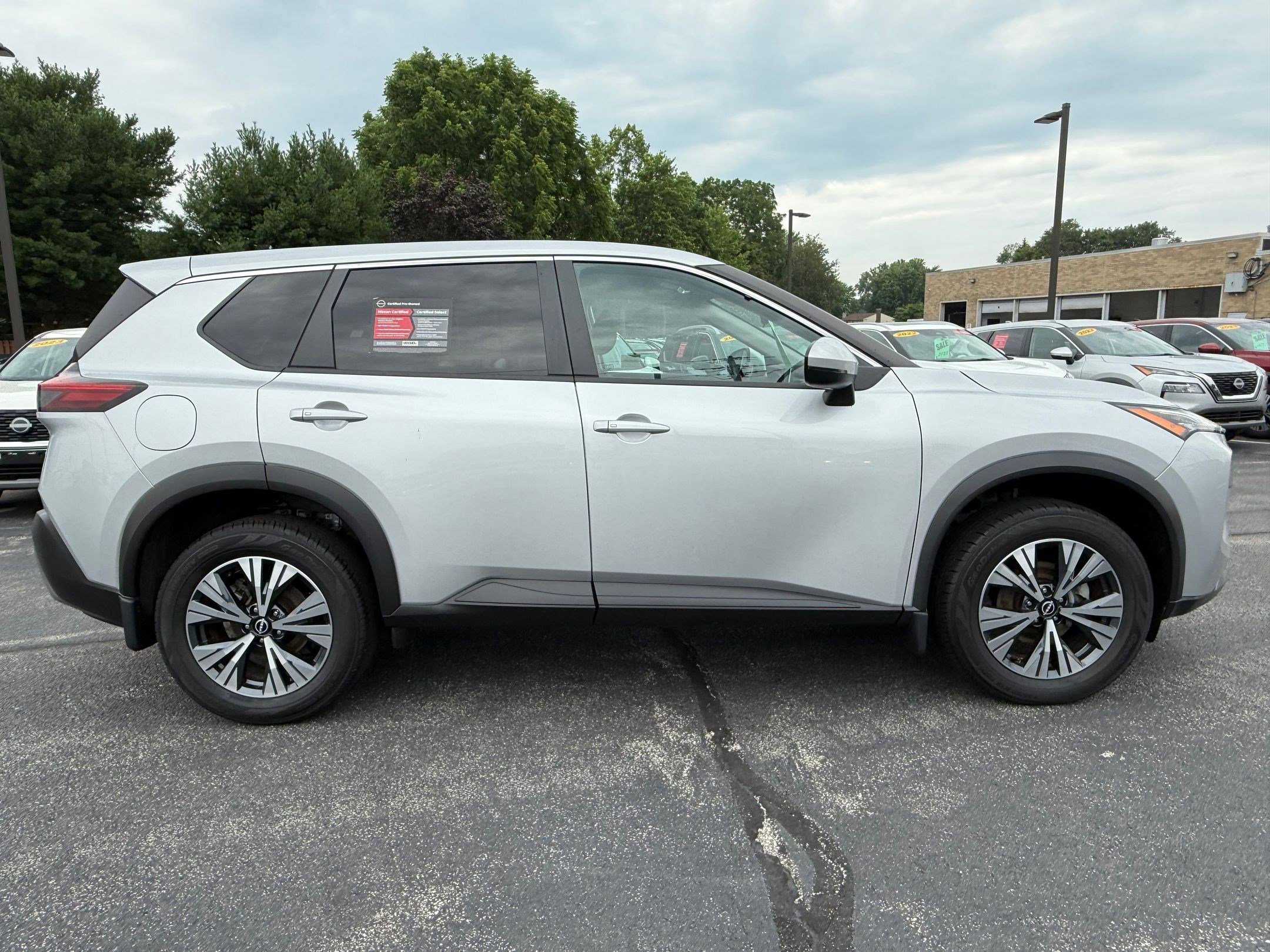 Certified 2022 Nissan Rogue SV image 4