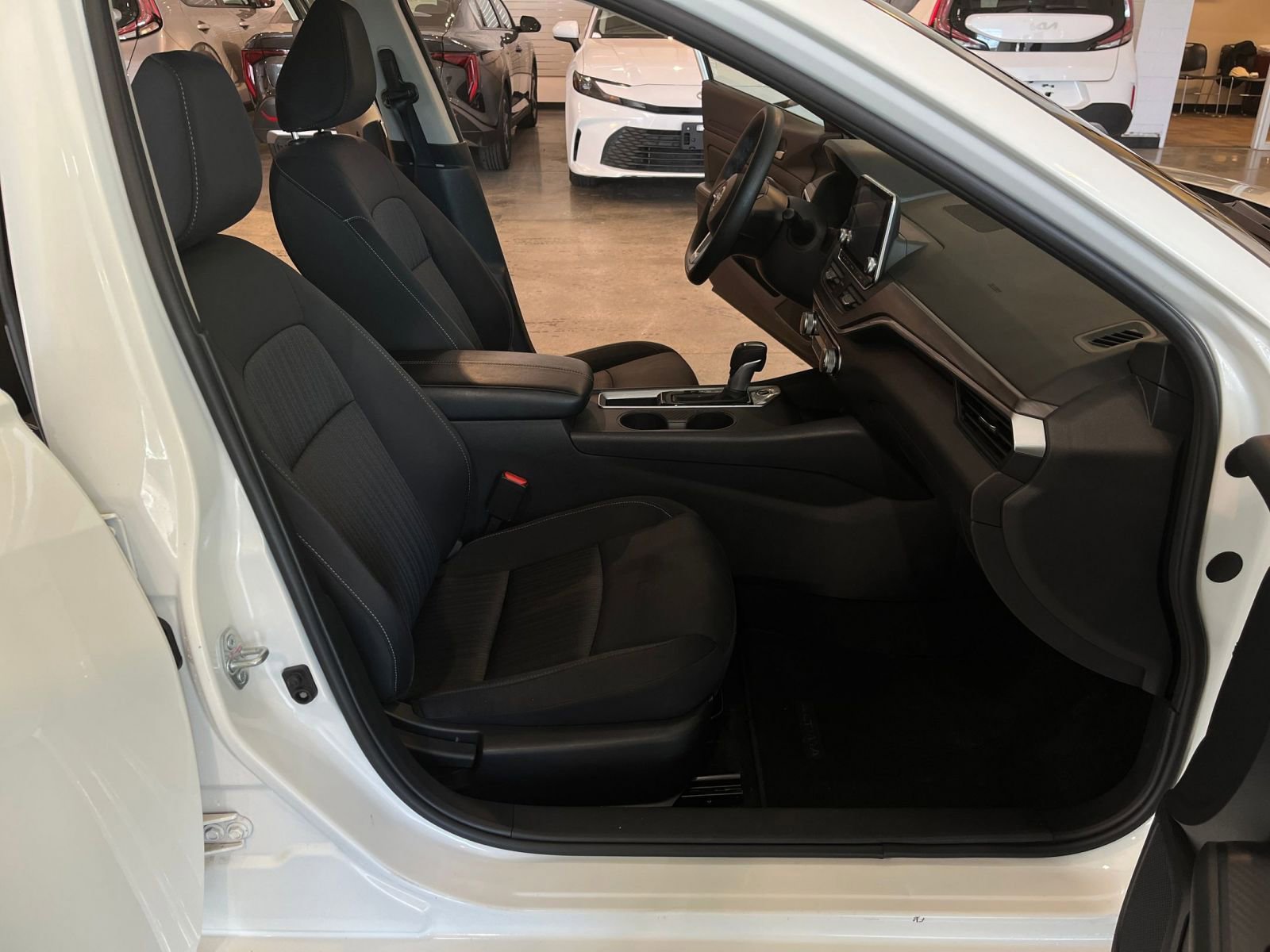 Used 2025 Nissan Altima 2.5 SV image 35