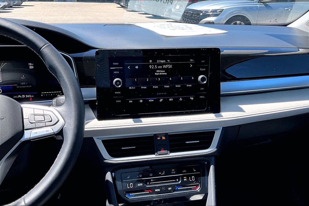 Certified 2025 Volkswagen Taos SE w/ Panoramic Sunroof Package image 20