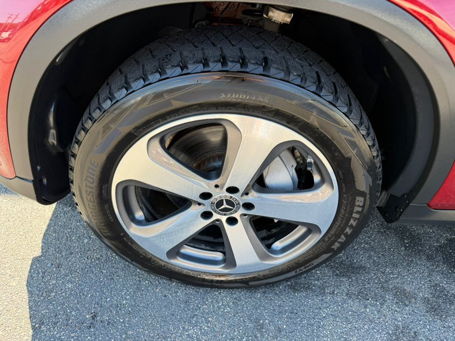 Used 2018 Mercedes-Benz GLC 300 4MATIC image 4