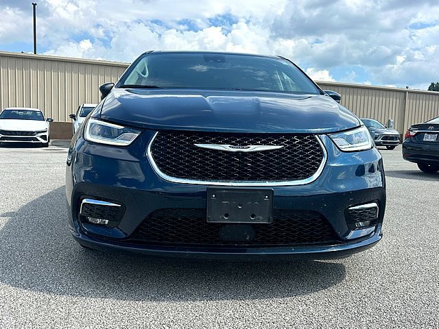 Used 2023 Chrysler Pacifica Touring-L FWD image 11