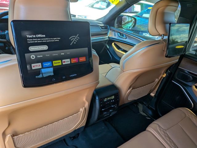 Used 2024 Jeep Grand Cherokee L Summit w/ High Altitude Package AWD/4WD image 15