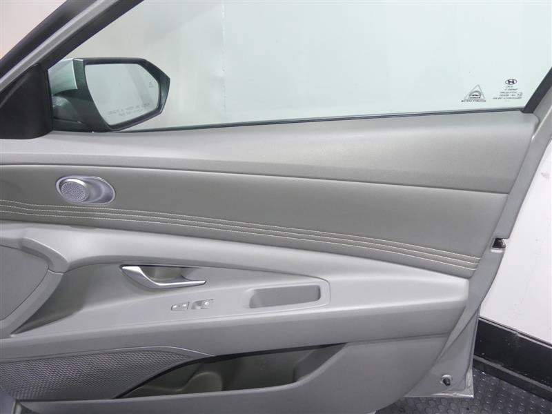 Used 2022 Hyundai Elantra SEL w/ Convenience Package FWD image 19
