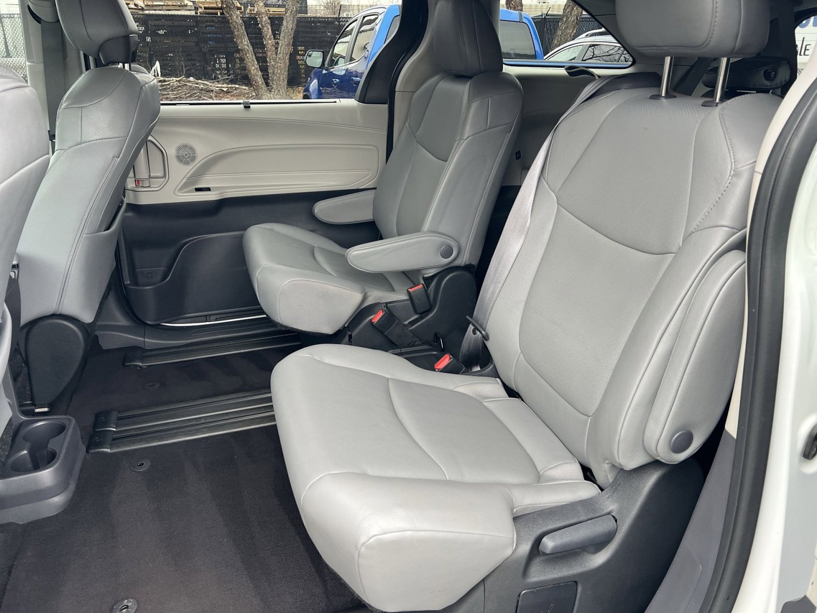 Used 2024 Toyota Sienna XLE image 24