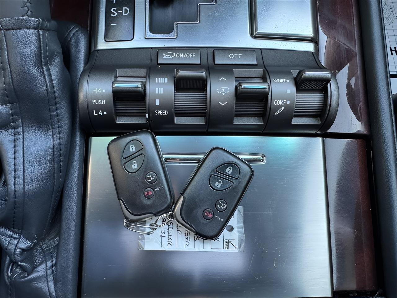 Used 2011 Lexus LX 570 4WD w/ Luxury Pkg image 29