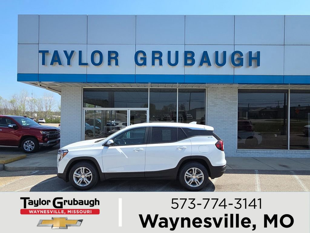 Used 2023 GMC Terrain SLE image 1