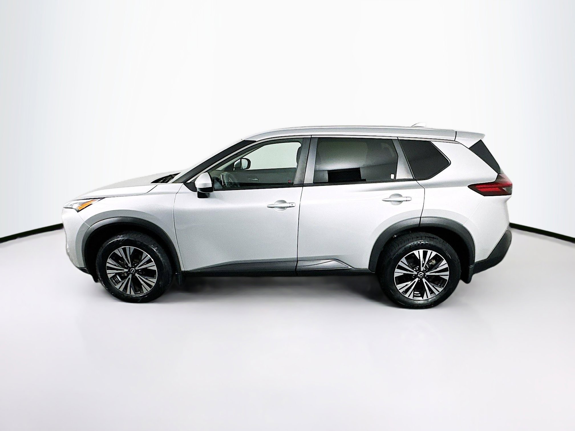 Used 2023 Nissan Rogue SV image 4