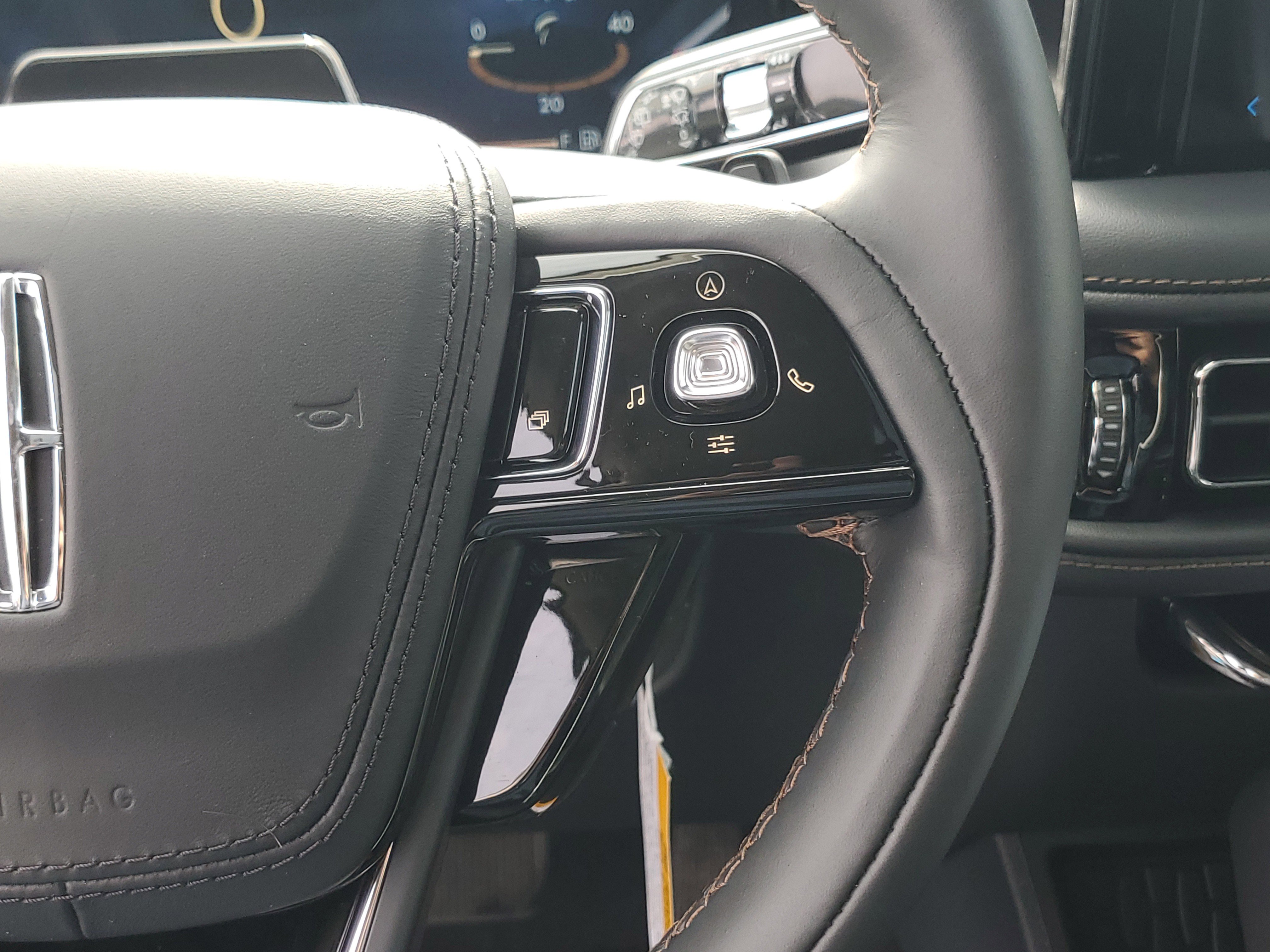 New 2026 Lincoln Aviator AWD image 17