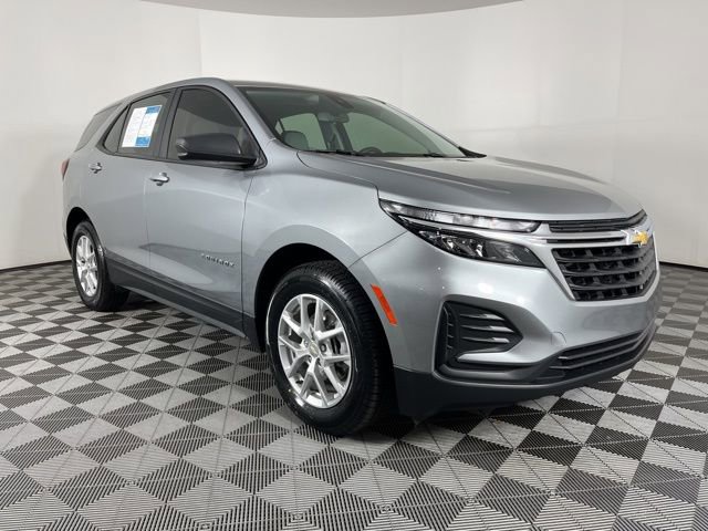 Used 2024 Chevrolet Equinox LS FWD image 2