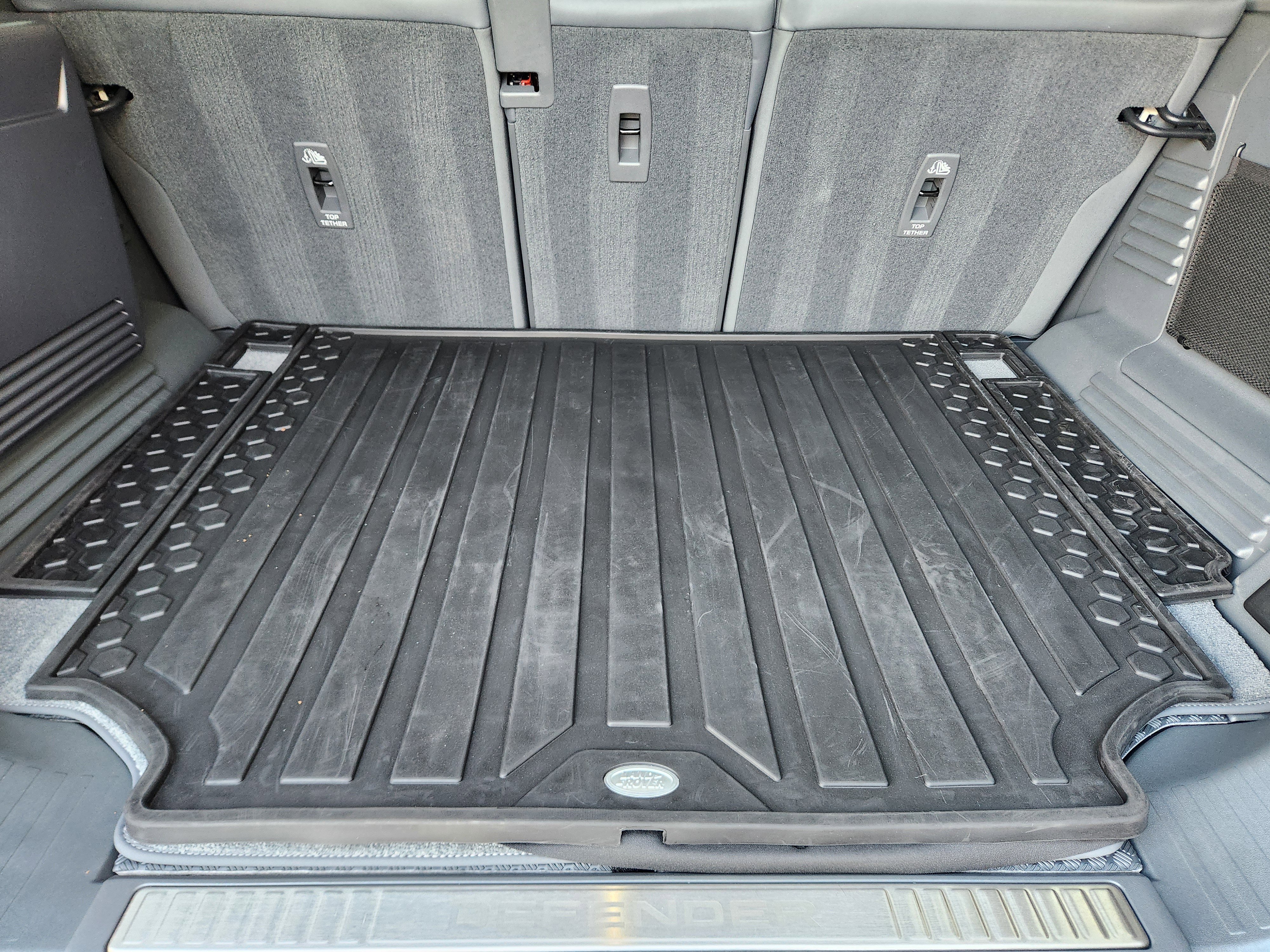 New 2026 Land Rover Defender 110 OCTA image 32