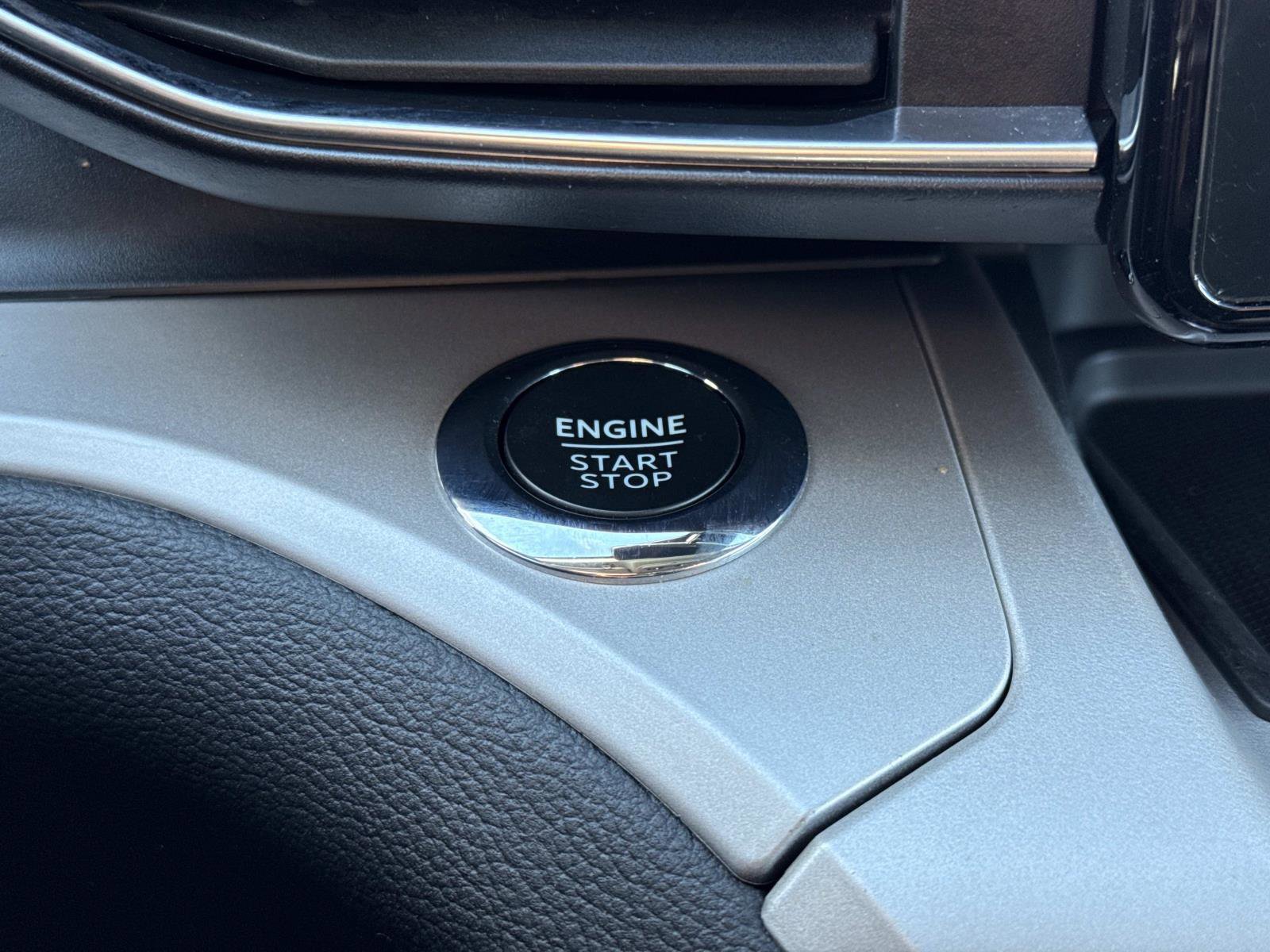 Used 2023 Ford Explorer XLT w/ Equipment Group 202A image 13