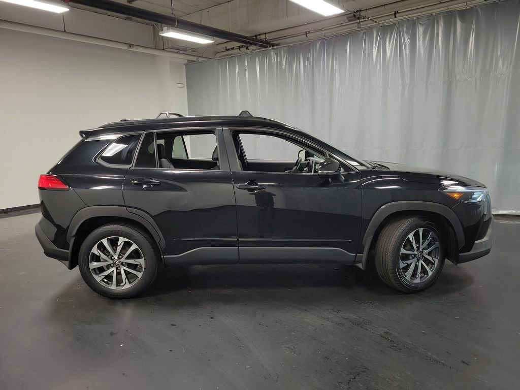 Used 2023 Toyota Corolla Cross XLE w/ Convenience Package image 9