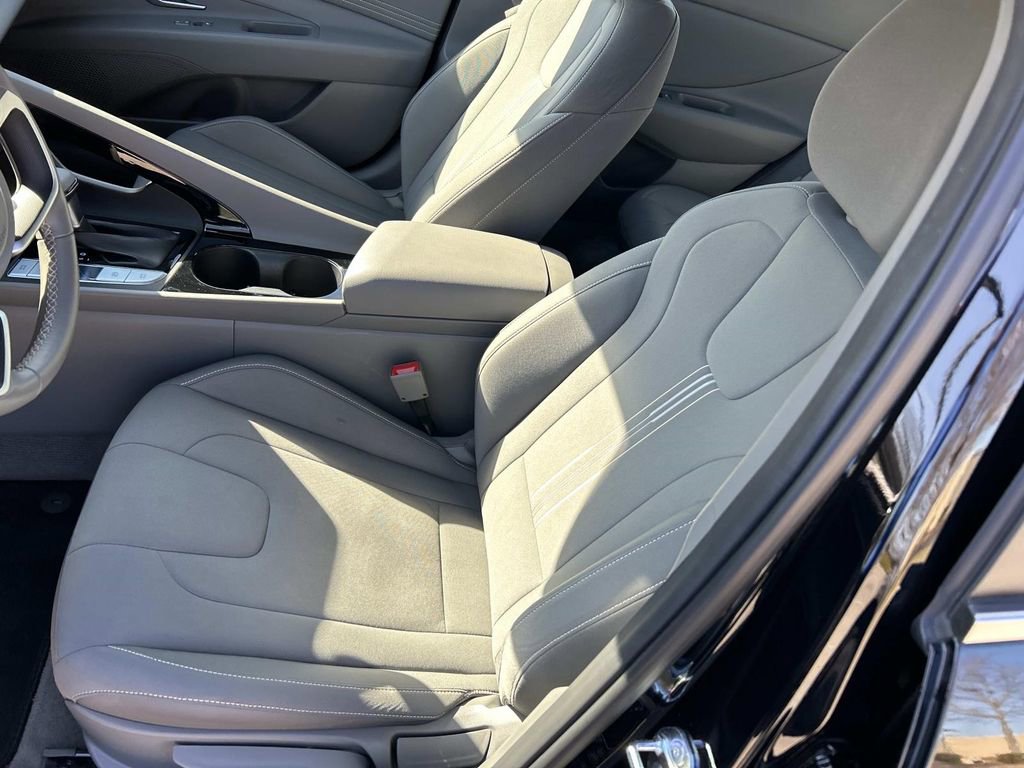 Certified 2025 Hyundai Elantra SEL image 14