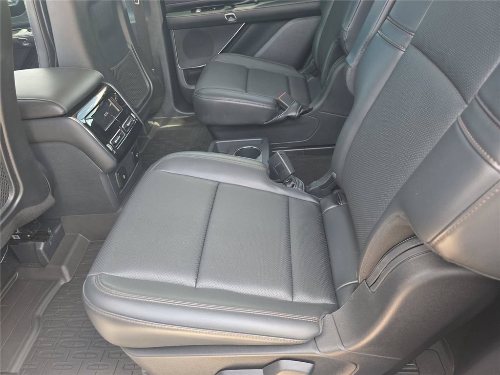 Used 2025 Lincoln Aviator 2WD image 12