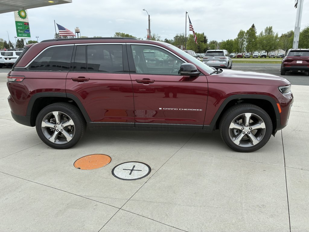 New 2026 Jeep Grand Cherokee Limited w/ Trailer Tow Package AWD/4WD image 9