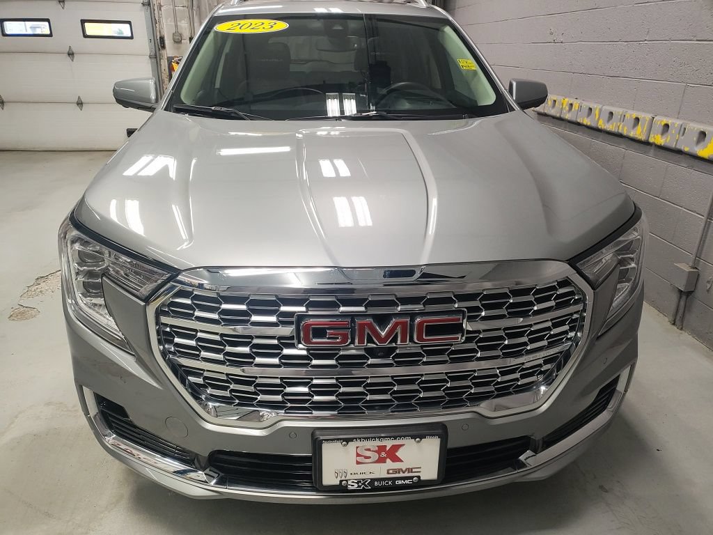 Used 2023 GMC Terrain Denali w/ Denali Premium Package AWD/4WD image 6