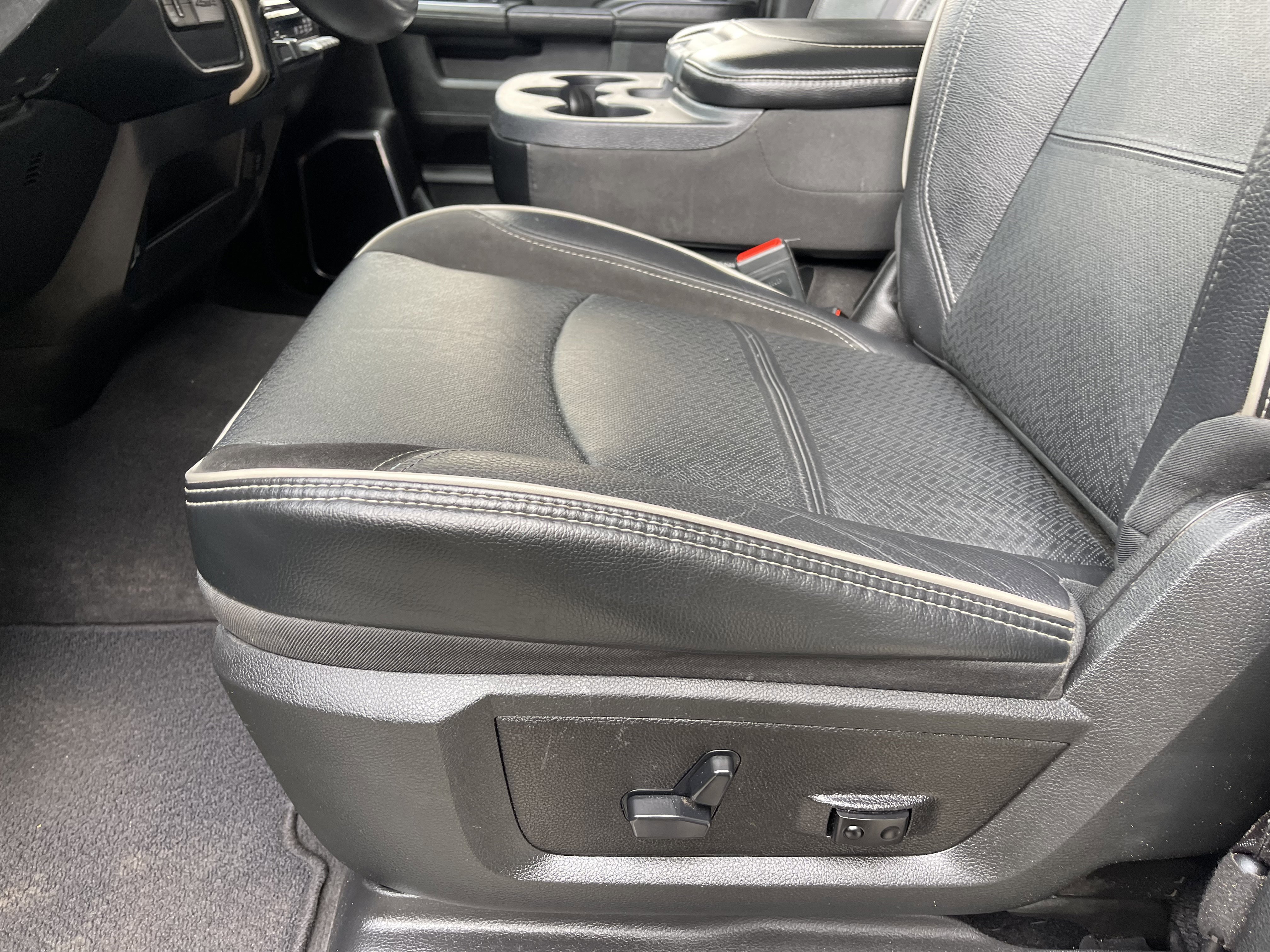 Used 2024 RAM 2500 Laramie AWD/4WD image 21