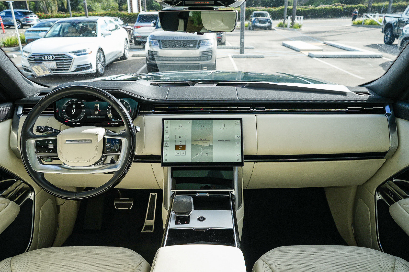 Certified 2025 Land Rover Range Rover SE image 14