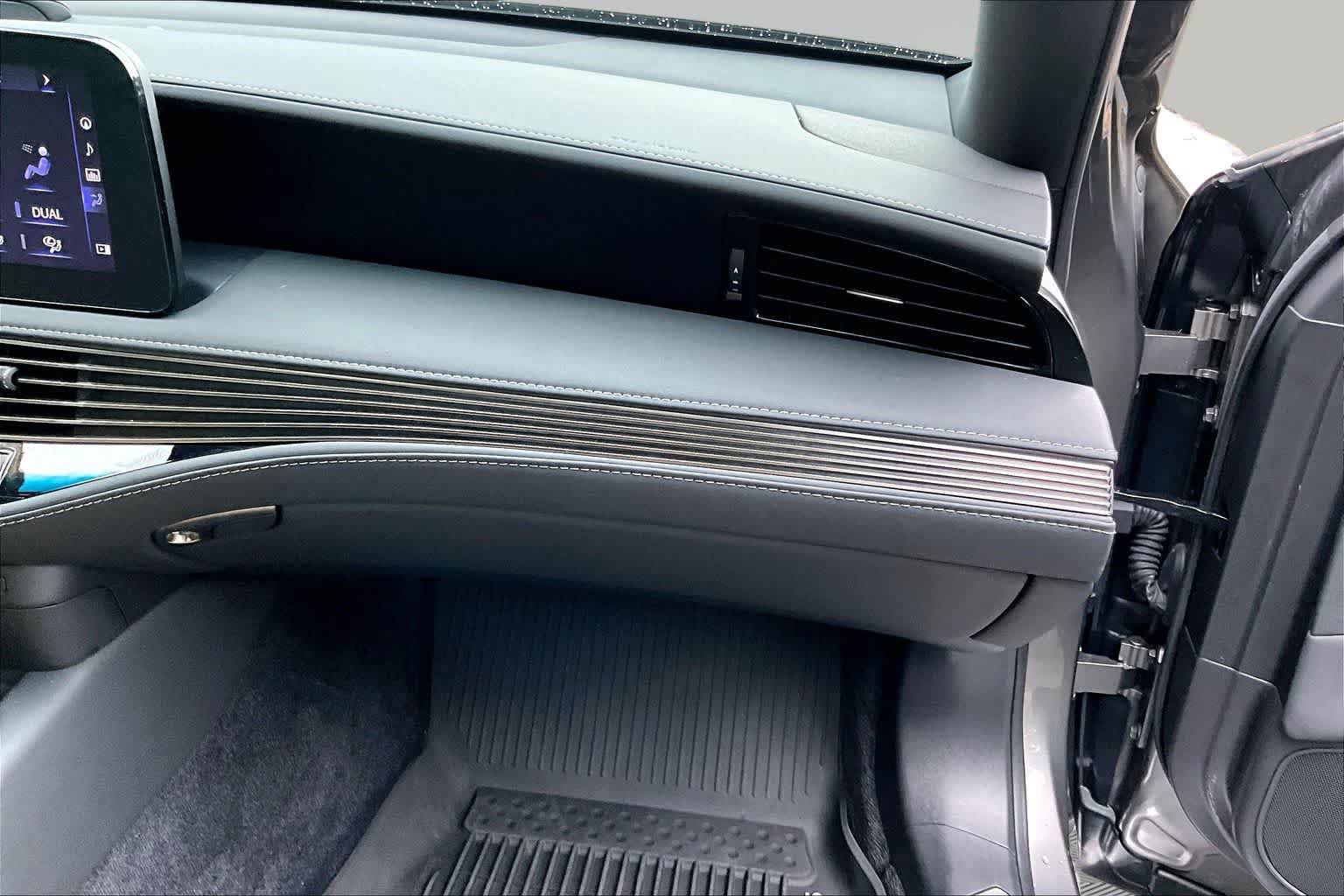 Used 2022 Lexus LS 500 AWD w/ Accessory Package (Z2) image 19