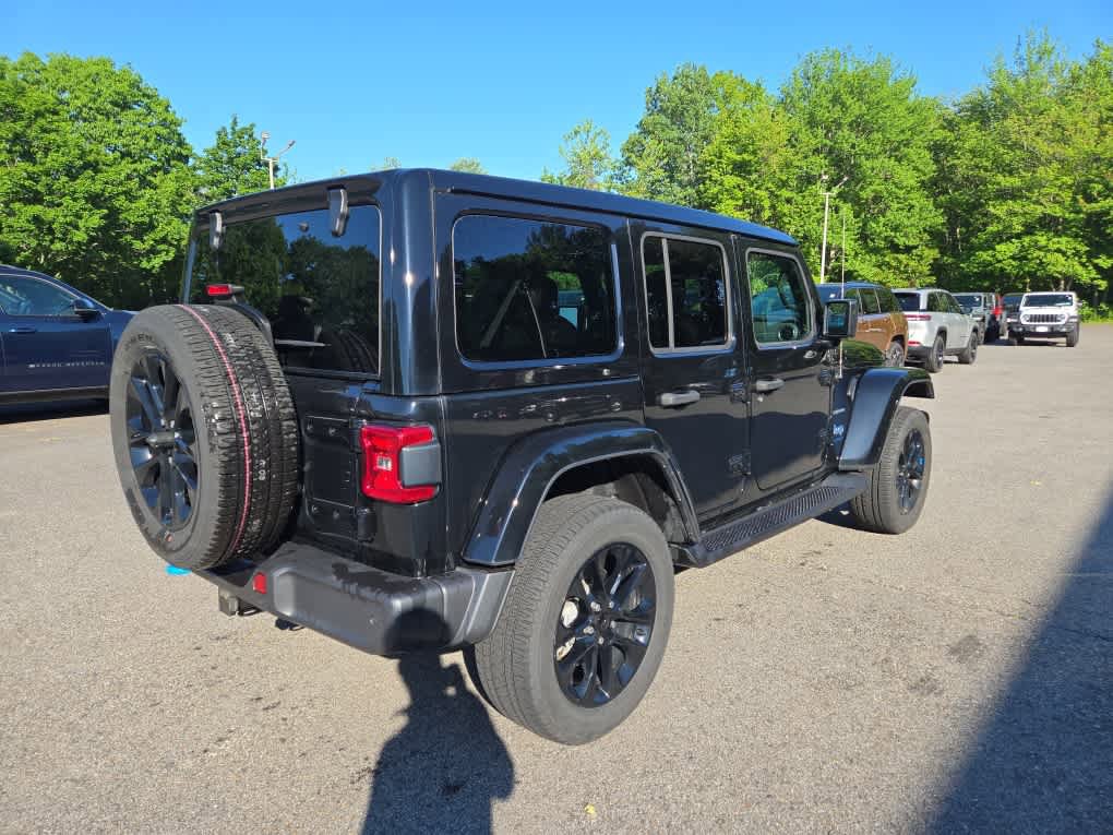 Used 2023 Jeep Wrangler Unlimited Sahara w/ Cold Weather Group AWD/4WD image 4