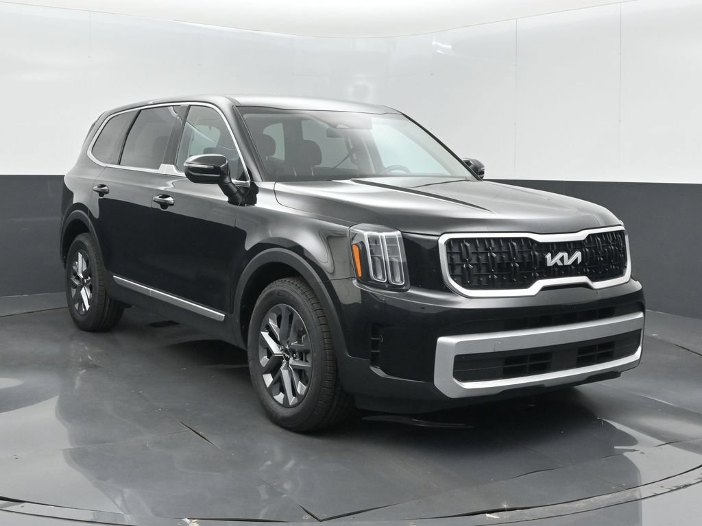 Used 2024 Kia Telluride LX FWD image 3