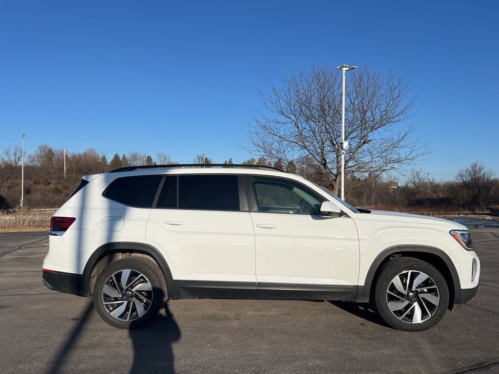 Used 2024 Volkswagen Atlas SE image 3