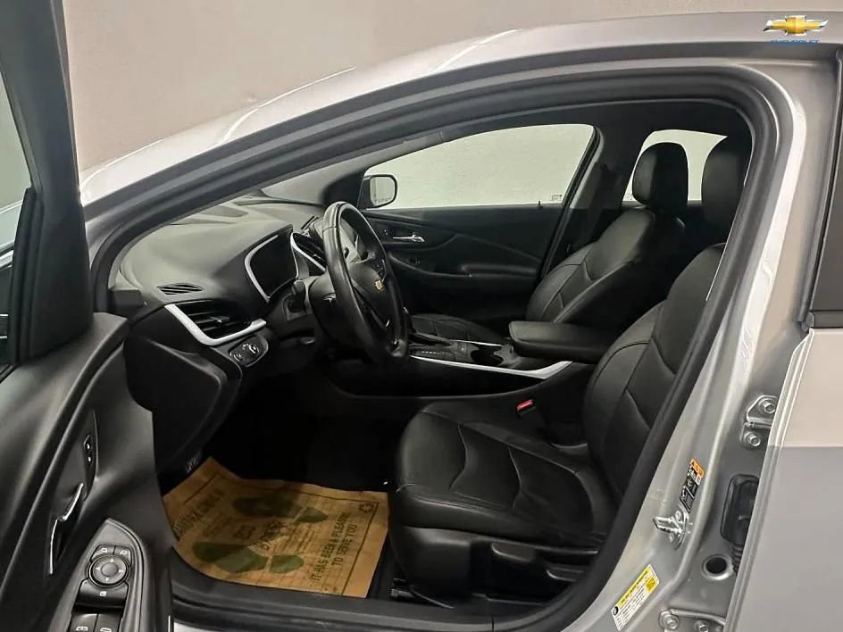 Used 2017 Chevrolet Volt LT w/ Comfort Package image 10