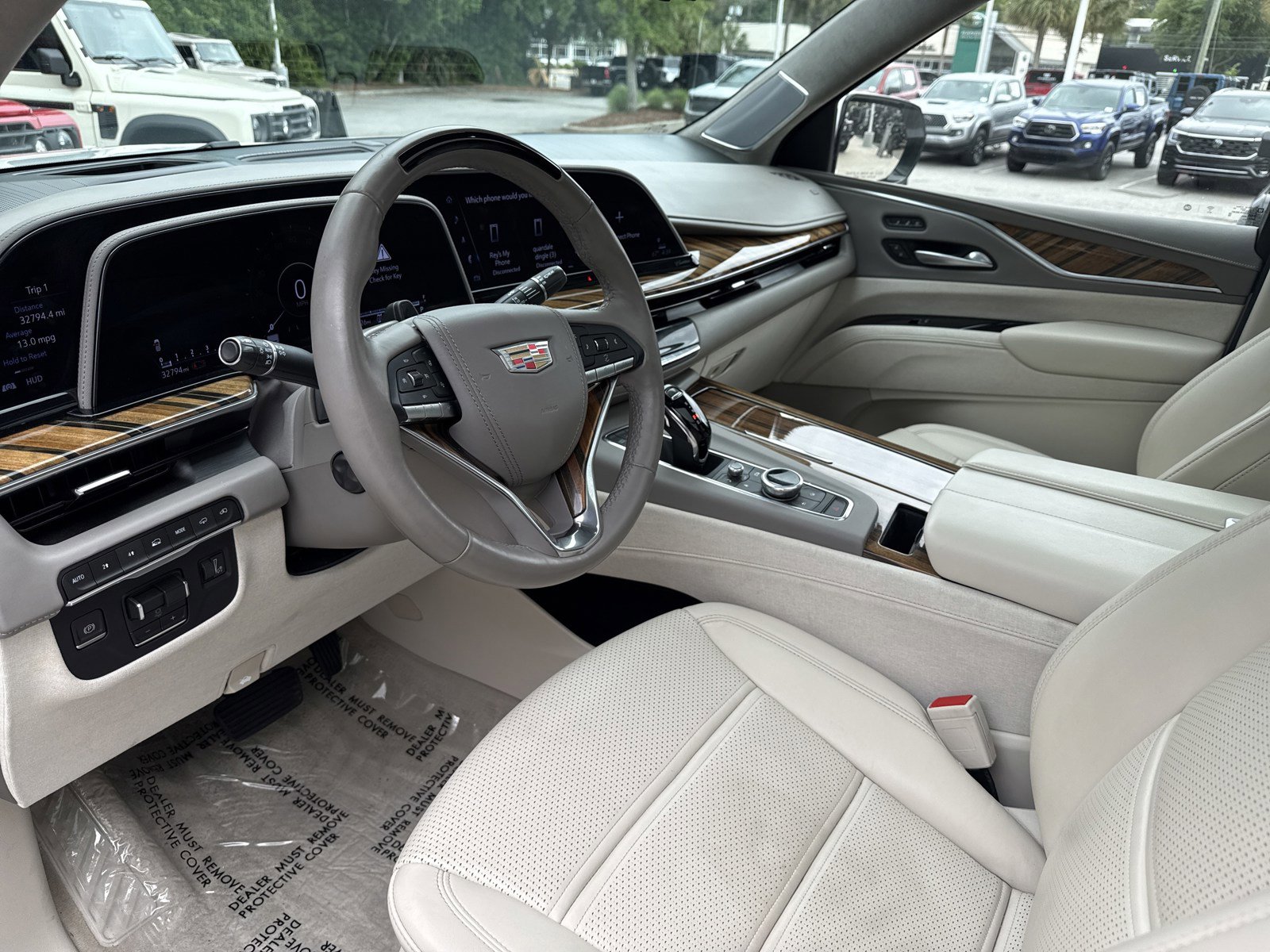 Used 2023 Cadillac Escalade ESV Premium Luxury Platinum w/ LPO, Radiant Package AWD/4WD image 15