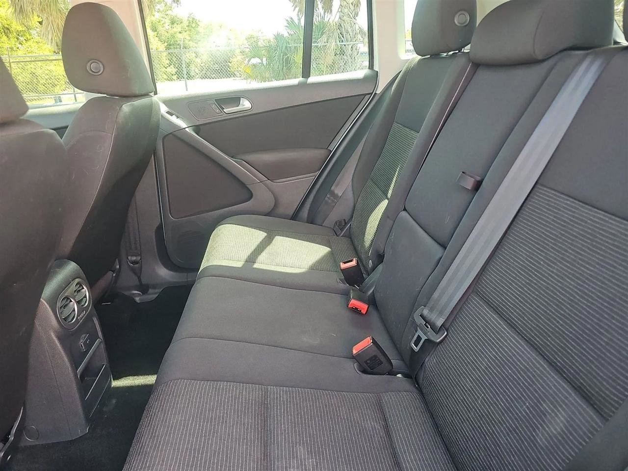 Used 2017 Volkswagen Tiguan Limited w/ Premium Package image 10