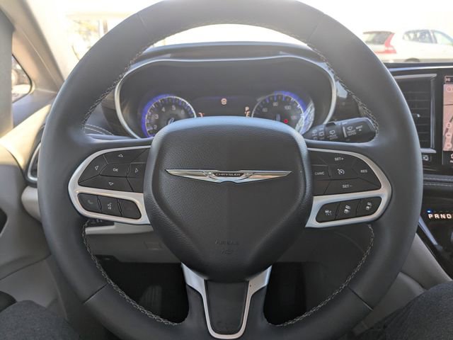 Used 2024 Chrysler Pacifica Limited image 35