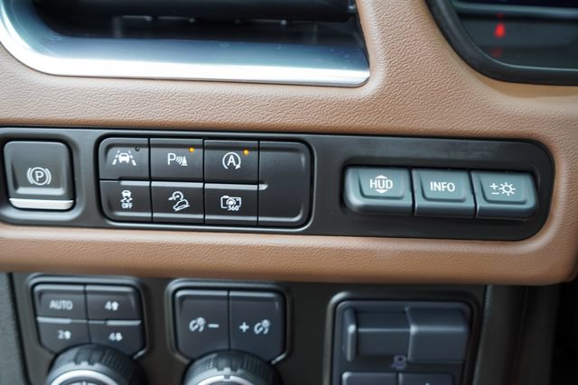 Used 2023 Chevrolet Suburban High Country AWD/4WD image 29