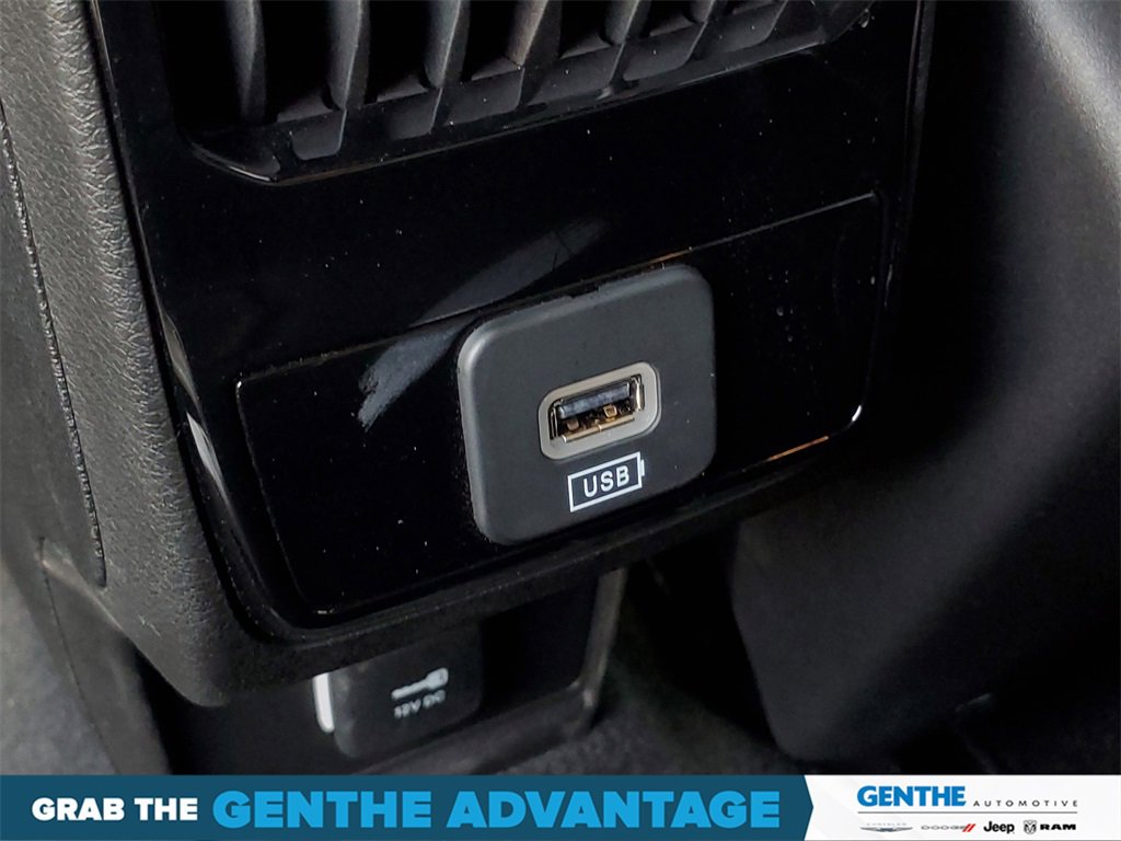 Used 2025 Jeep Compass Limited w/ Sun & Sound Group image 29