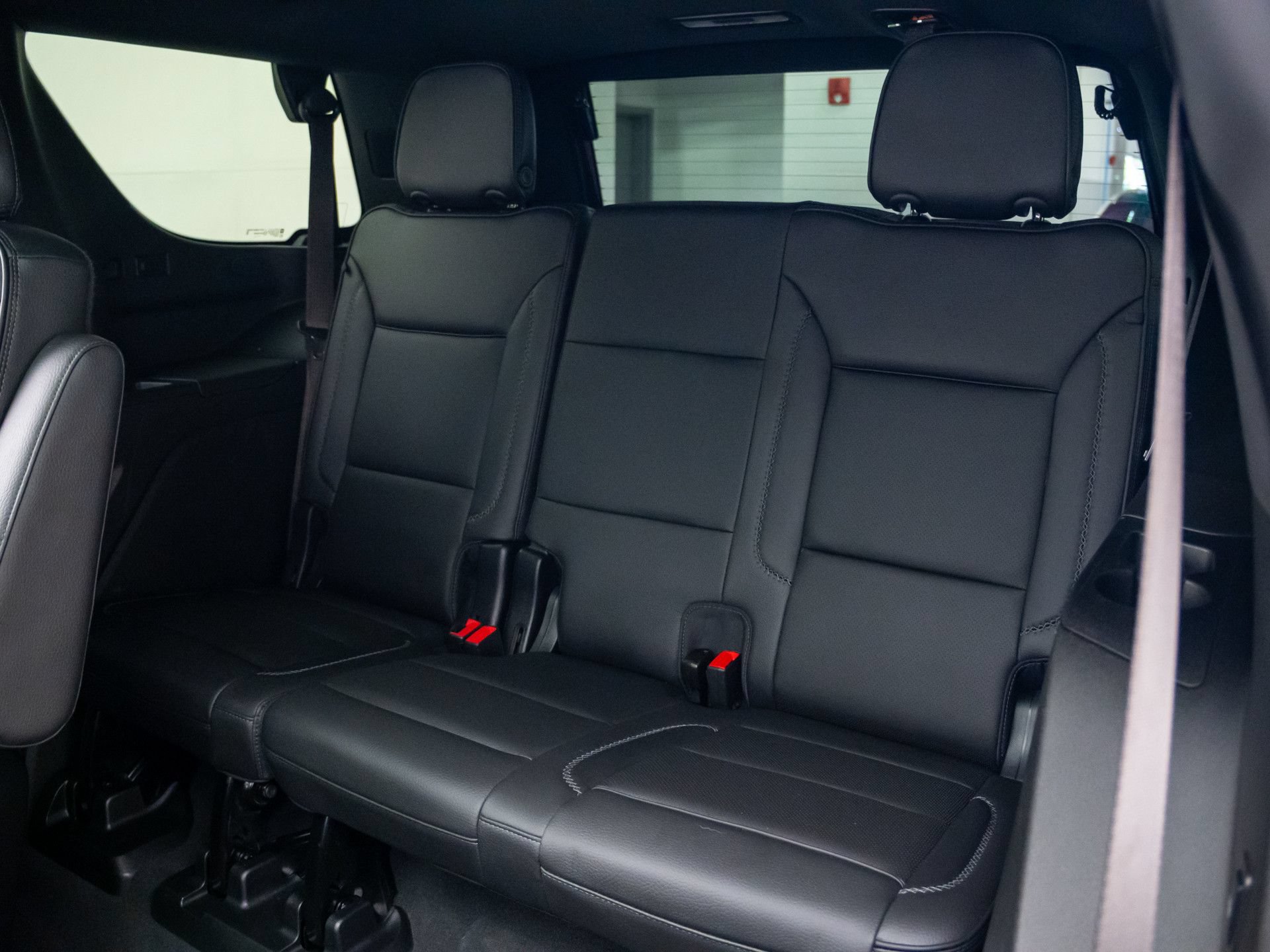 Used 2024 GMC Yukon Denali w/ Advanced Technology Package AWD/4WD image 19