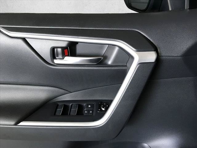 Used 2019 Toyota RAV4 XLE Premium FWD image 11