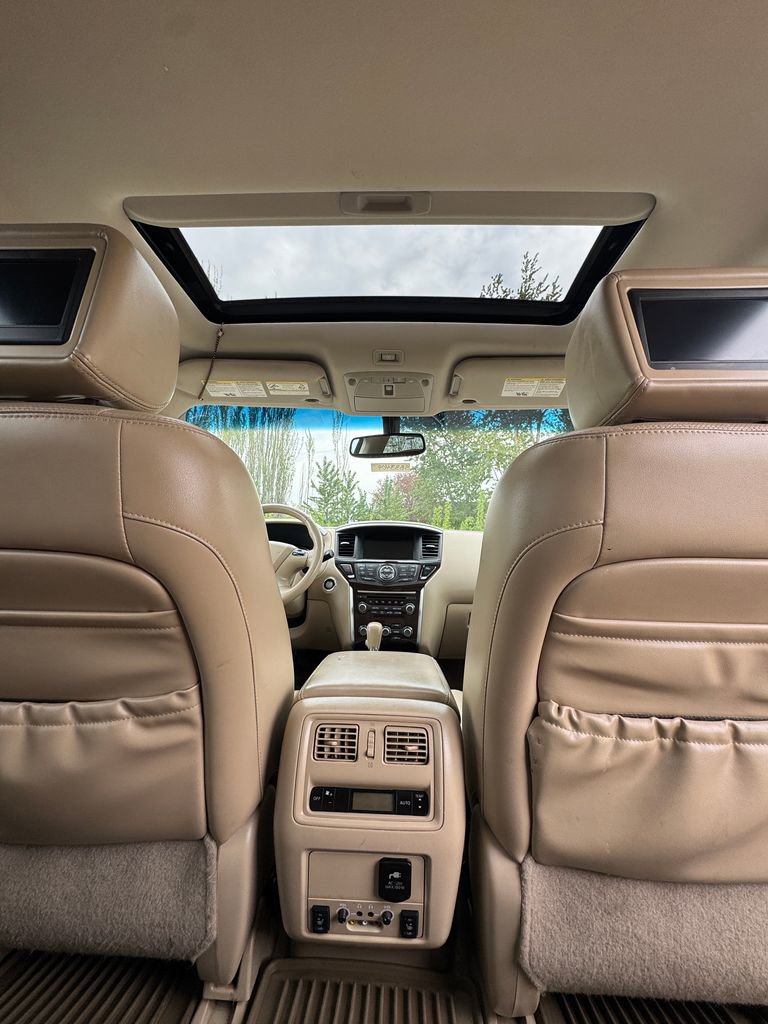 Used 2013 Nissan Pathfinder Platinum w/ Platinum Premium Pkg AWD/4WD image 36